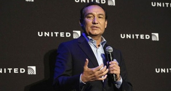 Mới lãnh giải lớn về PR chưa đầy một tháng, CEO United Airlines đã đẩy công ty vào cuộc khủng hoảng truyền thông lớn nhất thế kỷ