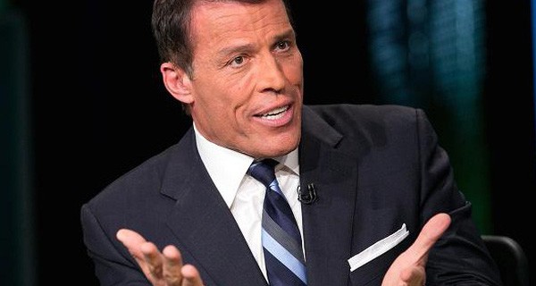 Warren Buffett, Tony Robbins và Pitbull đồng tình: Bạn là ai, điều đó không quan trọng nhưng muốn thành công thì nhất định phải đầu tư vào điều này