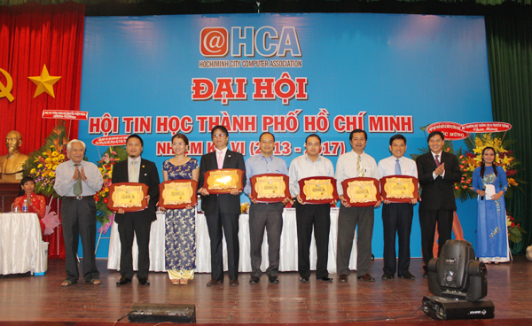 MISA nhận bằng khen của Hội Tin học Tp.HCM