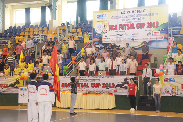 Tưng bừng khai mạc giải bóng đá HCA Futsal cup 2012