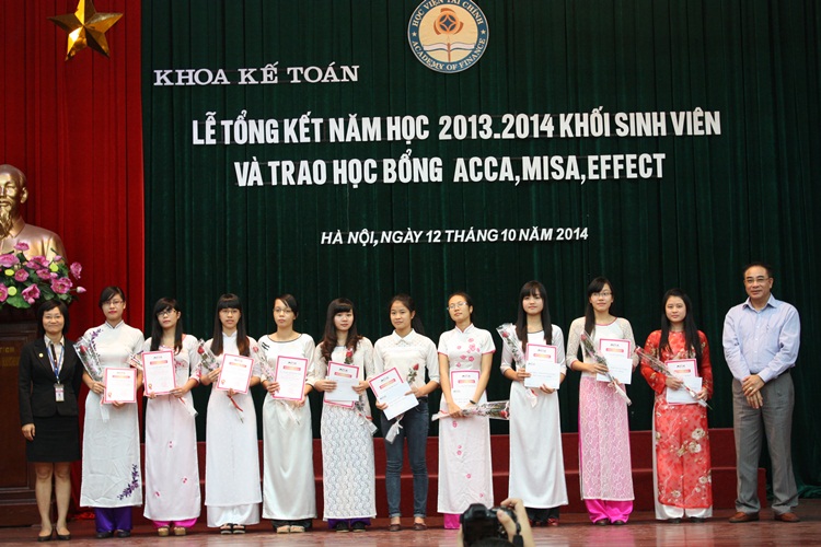 MISA trao học bổng cho sinh viên xuất sắc của Học viện Tài chính