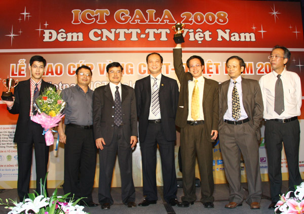 MISA vinh danh tại Lễ trao Cúp vàng CNTT-TT Việt Nam 2008!